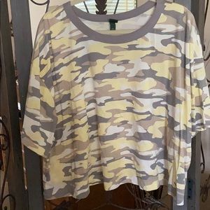 Plus size 4x crop camo top NWOT yellow n tan
